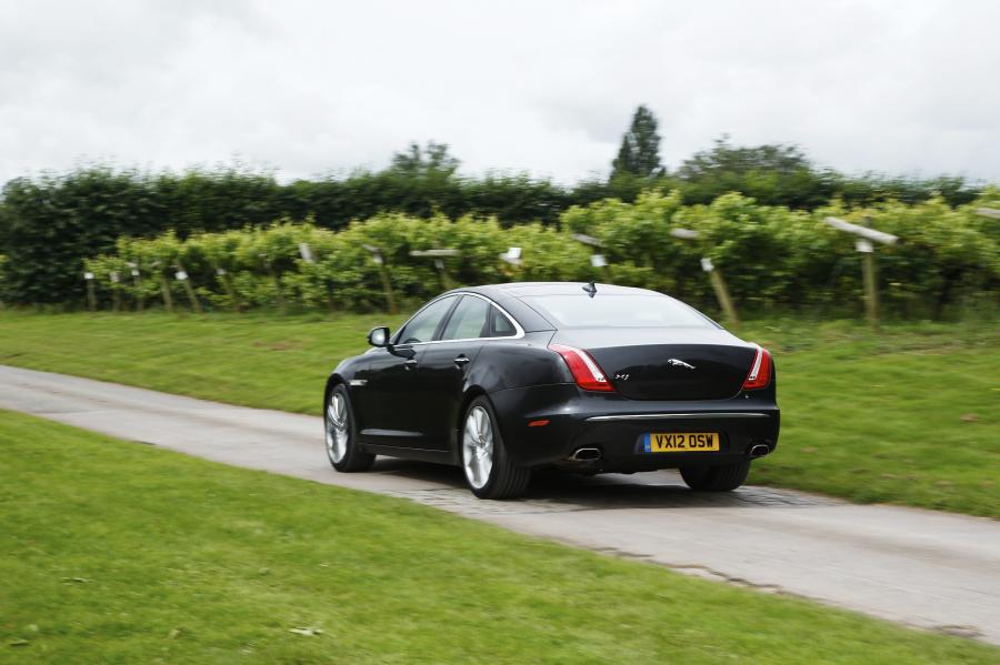  Jaguar XJ 2012 года  (UK) (фото 70 из 121)
